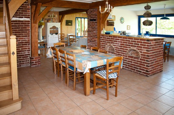 salle à manger gîte les bruyères carré moyaux calvados normandie